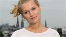 Toni Garrnová se v 15 letech stala jednou z předních světových topmodelek. Dnes... Toni Garrnová se v 15 letech stala jednou z předních světových topmodelek. Dnes...