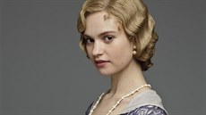 Lily Jamesová v seriálu Panství Downton