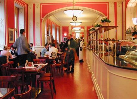 Café Louvre - chodíval sem Albert Einstein, Franz Kafka i brati apkové.