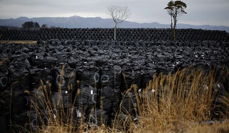 Okolí japonské jaderné elektrárny Fukuima je stále radioaktivní. Úady chtjí...