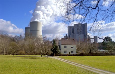 Hndouhelná elektrárna Schwarze Pumpe uvedená do provozu v roce 1998 patí k nejmodernjím v Nmecku.