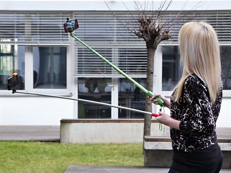 Záliba v selfie neznamená, e trpíte narcismem, zjistili vdci. Ilustraní snímek