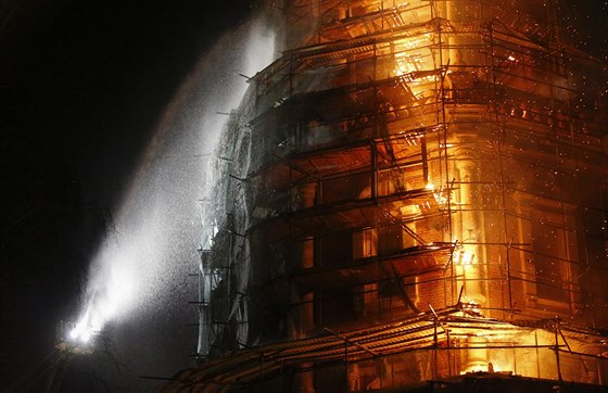 Poár zvonice Novodviího klátera v Moskv. (15. bezna 2015)