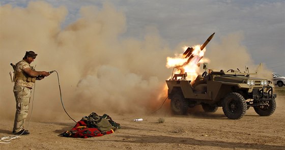 Irácké jednotky u msta al-Alám (9. bezna 2015)