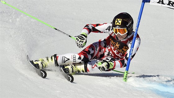 Rakouská lyaka Anna Fenningerová na trati obího slalomu v Aare.