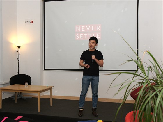 Setkání fanouk znaky OnePlus v Praze