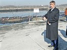 Ministr financ Andrej Babi na prohldce arelu ropnch lagun v Ostrav. (17....