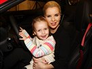 Kateina Kristelová s dcerou na oslav autosalonu