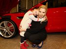 Kateina Kristelov s dcerou na oslav autosalonu