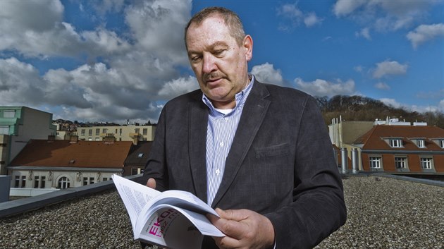 Docent Jan Urban je autorem publikace Ekonomie bez mýtů a iluzí s podtitulem Co... Docent Jan Urban je autorem publikace Ekonomie bez mýtů a iluzí s podtitulem Co...