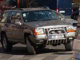 Opil policista v Nuslch naboural auto ped sebou. Kdy chtl od nehody ujet,...