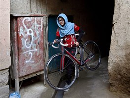 Masúma Alizada, jedna z lenek afghánského cyklistického národního týmu. 