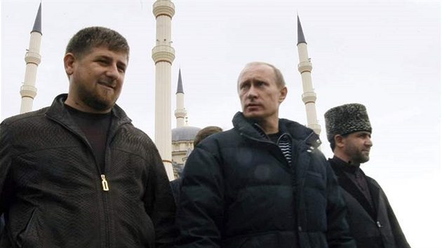 eensk prezident Ramzan Kadyrov s ruskm premirem Putinem v Groznm (16. jna 2008)