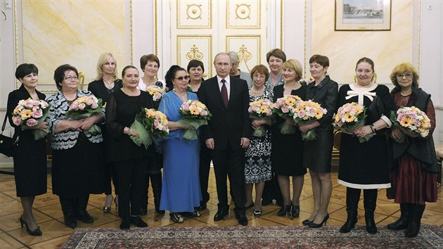 Rusk prezident Vladimir Putin oslavil v Kremlu Mezinrodn den en (8. bezna 2015).