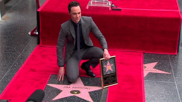 Jim Parsons se dokal hvzdy na hollywodskm chodnku slvy