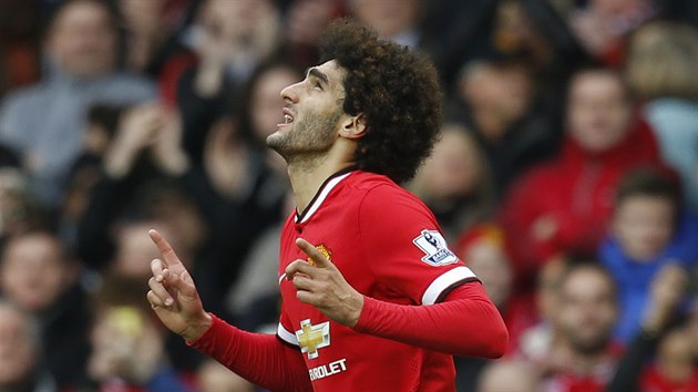 Marouane Fellaini z Manchesteru United slav branku v souboji s Tottenhamem.