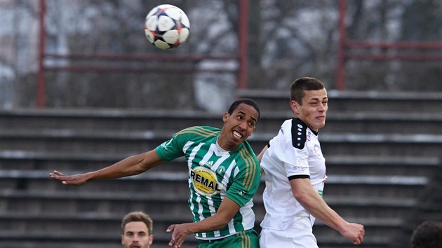 Hlavikov souboj v utkn Hradec Krlov (v blm) vs Bohemians.