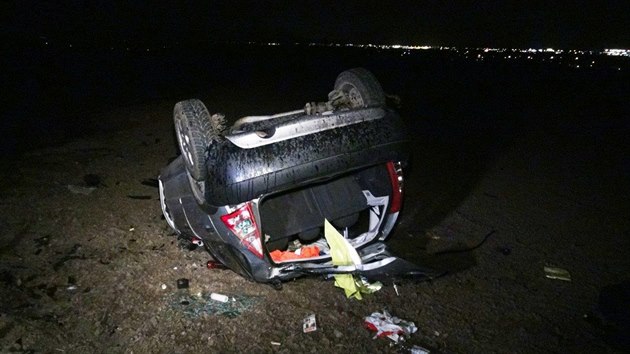 Citroen vyltl v praskch Pitkovicch ze silnice, idi nehodu nepeil (11.3.2015)