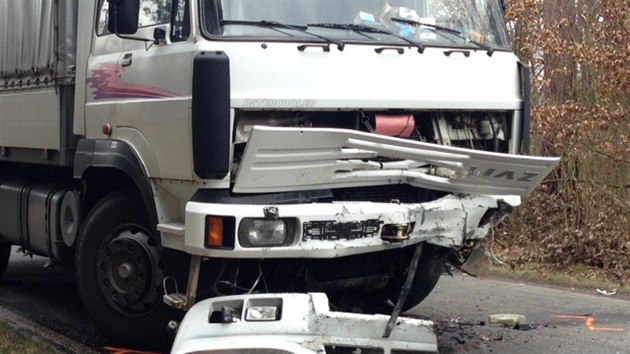 idika osobnho auta se o obce Jabkenice na Mladoboleslavsku srazila s nklakem, nehodu nepeila (12.3.2015)