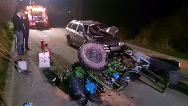 Dopravn nehoda traktorku a octavie na Brnnsku (18. bezna, 2015).