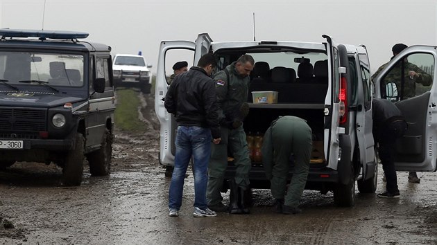 Vojensk vrtulnk havaroval u Blehradu. Pepravoval nemocnho novorozence do mstn nemocnice. Na palub bylo sedm lid a podle srbskho ministerstva obrany nikdo nepeil (14. bezna 2015).