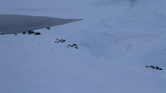 Pohled na kemp ve Fredheimu, kde zatoil medvd na eskho turistu. Nachz se zhruba 50 kilometr severn od msta Longyearbyen (19. bezna 2015).