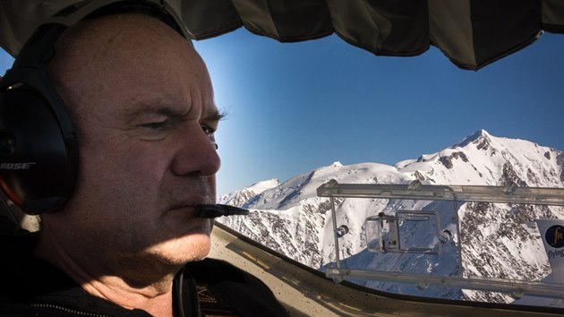 Tak tohle je pro cestovatele i lyae skuten lahdka. Prohldnte si chvatn zbry Mont Blancu, slavnch tytiscovek ve vcarskch Alpch i francouzskch zimnch stedisek. esk pilot Ji Prua je podil spolen s fotografem Jindichem Ilemem pi nedvnm peletu nad Alpami. Pedminulou nedli jsme zveejnili report, fotky a video z prvnch dvou dn tto dobrodrun cesty, nyn pinme fotografie a video z tetho a tvrtho dne.