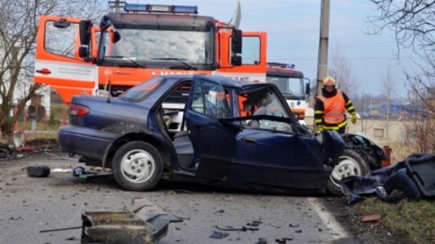 Srku s nkladnm automobilem MAN nepeil v Havov padestilet idi osobnho auta (16. bezna 2015).