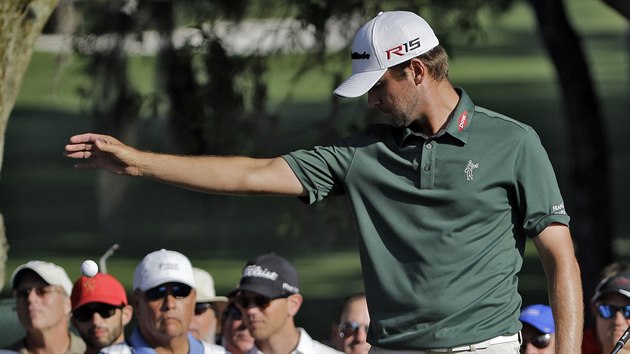 Sean O'Hair dropuje mek na Valspar Championship v Palm Harbor.