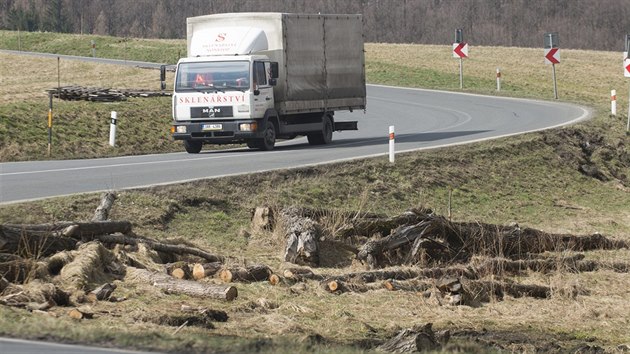 Souasn trasa je hodn zk a pln zatek. Problmy maj hlavn idii kamion jedoucch na Slovensko a zpt.