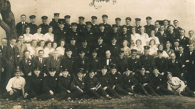 Jeniovsk hasisk spolek v roce 1933, kdy oslavil 50. vro zaloen.