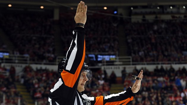 Jevgenij Romasko, prvn rusk rozhod v NHL