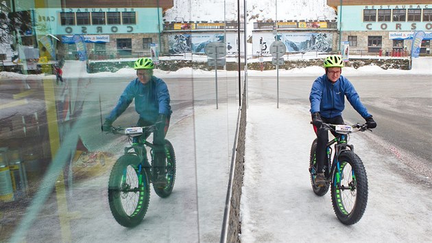 Redaktor Tom Plech vyzkouel fatbike v okol Pece pod Snkou, provil ho hlavn hlubok snh.