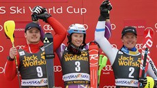 Uprosted je Vítz slalomu v Krajnské Goe Henrik Kristoffersen, vlevo je druhý...