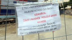 Nebezpečná přístavba tělocvičny v Hazlově. Nebezpečná přístavba tělocvičny v Hazlově.