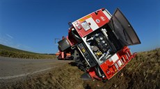 Hasie jedoucí k poáru ohrozil na Beneovsku vz v protismru, jejich auto...