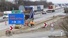 Po zimě byly opět zahájeny práce na dálnici D1. Jako první přichází na řadu... Po zimě byly opět zahájeny práce na dálnici D1. Jako první přichází na řadu...