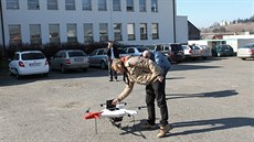 Bezpilotní dron pomáhá získávat údaje o tepelné ztrát budovy.