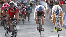 O FOUS. Cyklista Zdeněk Štybar (uprostřed) těsně prohrál spurt o vítězství ve... O FOUS. Cyklista Zdeněk Štybar (uprostřed) těsně prohrál spurt o vítězství ve...