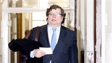 Alexandr Vondra přichází svědčit k Obvodnímu soudu pro Prahu 1, kde pokračuje... Alexandr Vondra přichází svědčit k Obvodnímu soudu pro Prahu 1, kde pokračuje...