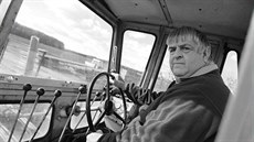 Buldozerista Marián Kvarda se vyučil se strojním zámečníkem ve společnosti... Buldozerista Marián Kvarda se vyučil se strojním zámečníkem ve společnosti...