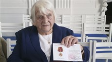 Marie Kantorová byla jedinou ženou z jedenácti válečných veteránů, kteří na... Marie Kantorová byla jedinou ženou z jedenácti válečných veteránů, kteří na...