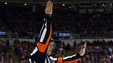 Jevgenij Romasko, první ruský rozhodí v NHL