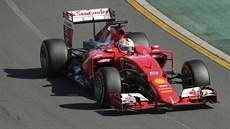 Kimi Räikkönen s vozem Ferrari pro sezonu 2015.