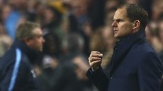 Frank de Boer na lavičce Ajaxu Amsterdam Frank de Boer na lavičce Ajaxu Amsterdam