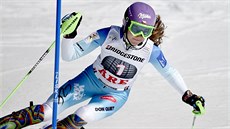 árka Strachová si ve slalomu Svtového poháru v Aare dojela pro tetí místo.