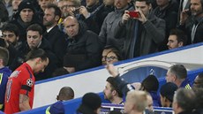 KONEC PO PLHODIN. Vylouený Zlatan Ibrahimovic z PSG odchází do atny.