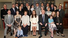 Vévodkyn Kate s tvrci a herci seriálu Panství Downton (Londýn, 12. bezna...