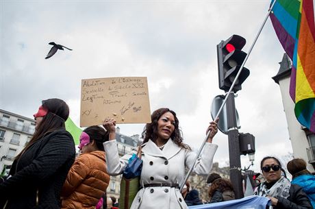 Prostitutky na paíské demonstraci proti trestání jejich klient (28. bezna...