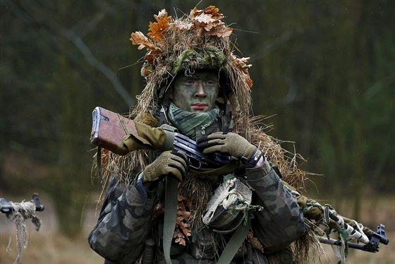 Cviení polské paramilitární jednotky Strzelec. (24. bezna 2015)